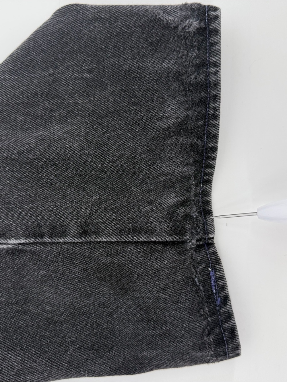 Vtg Levi's 550 Faded Black Relaxed Tapered Jeans 36x32 Hemmed Short Fit 36x26 - Picture 9 of 11